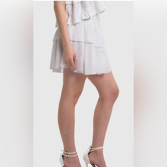 Ruffled short white mini skirt XL NWT
HT 360 Collective 100% cotton - Picture 9 of 9